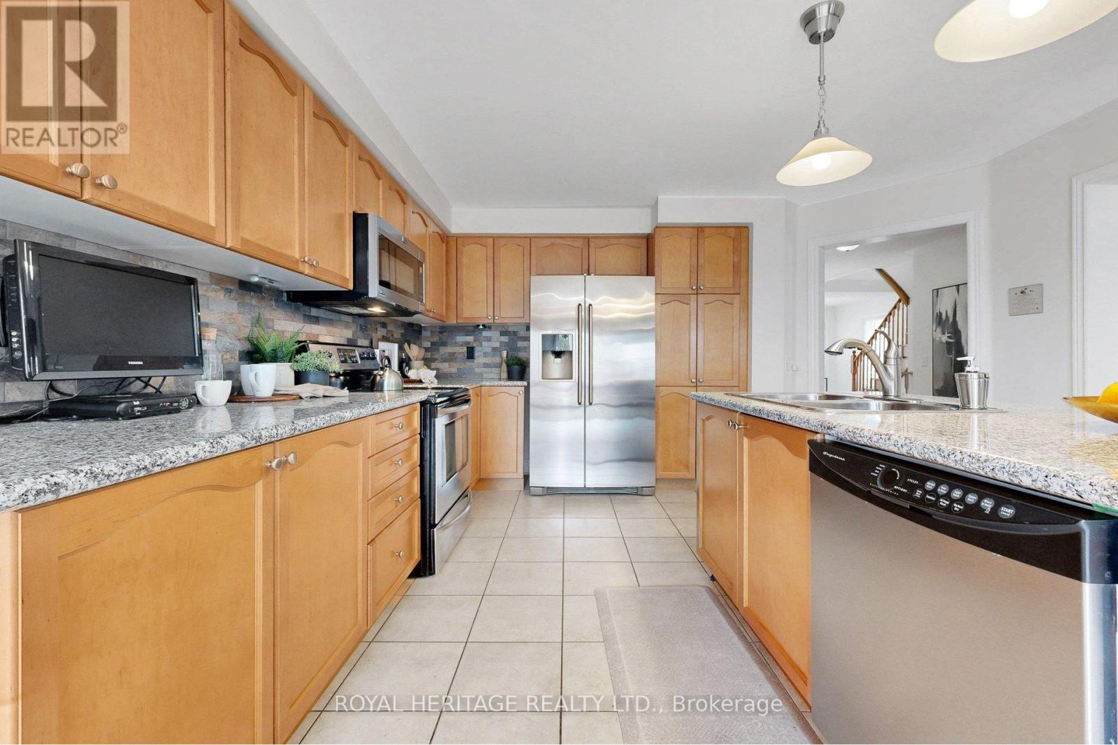 32 Bathgate Crescent, Clarington, Ontario  L1E 0B3 - Photo 11 - E13057338