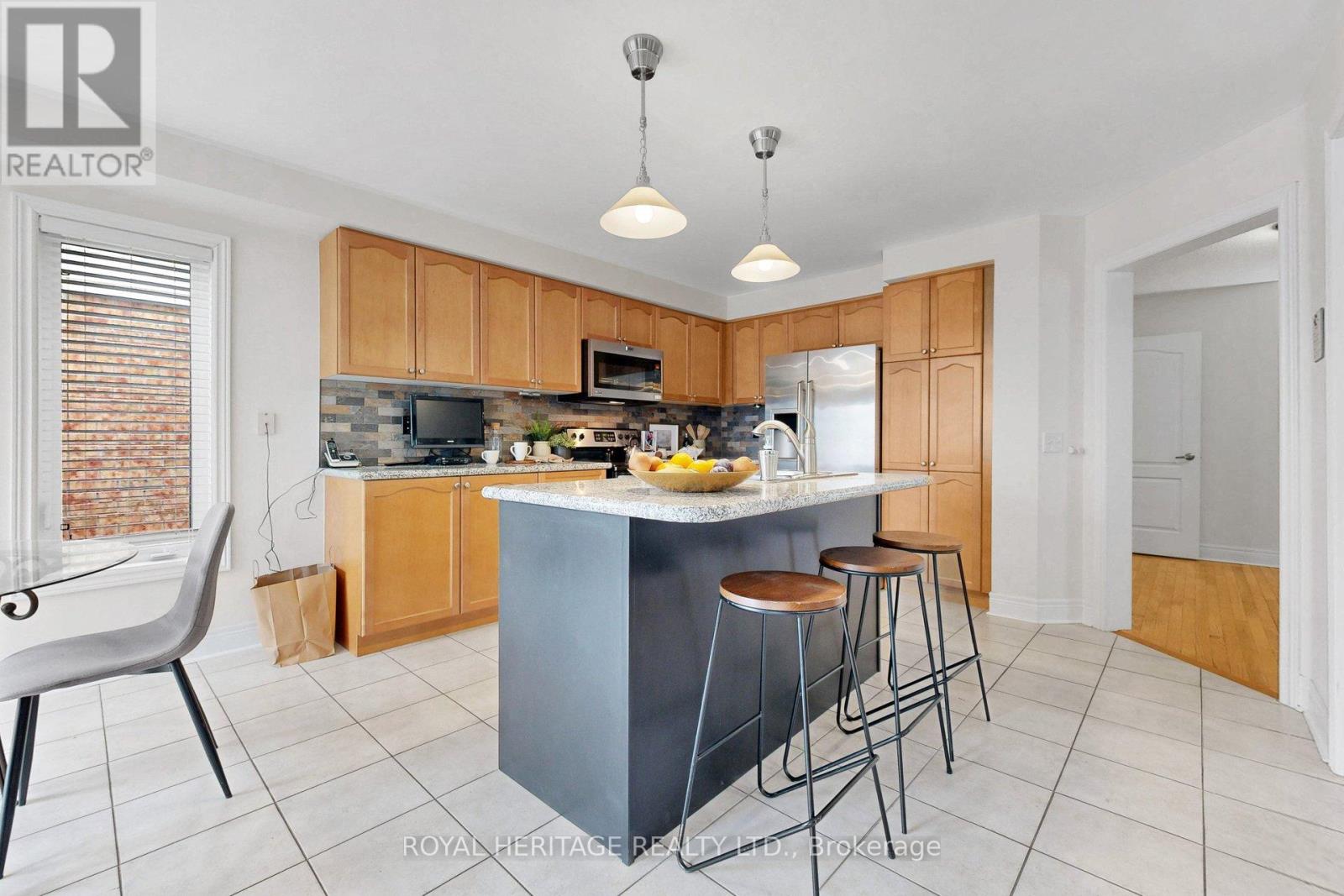 32 Bathgate Crescent, Clarington, Ontario  L1E 0B3 - Photo 12 - E13057338