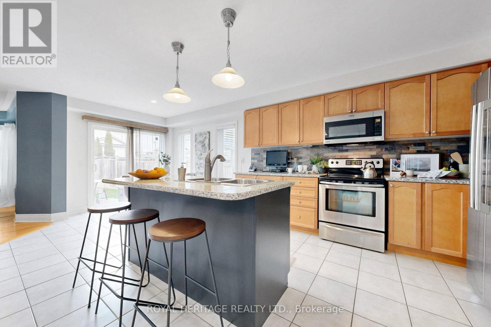 32 Bathgate Crescent, Clarington, Ontario  L1E 0B3 - Photo 9 - E13057338