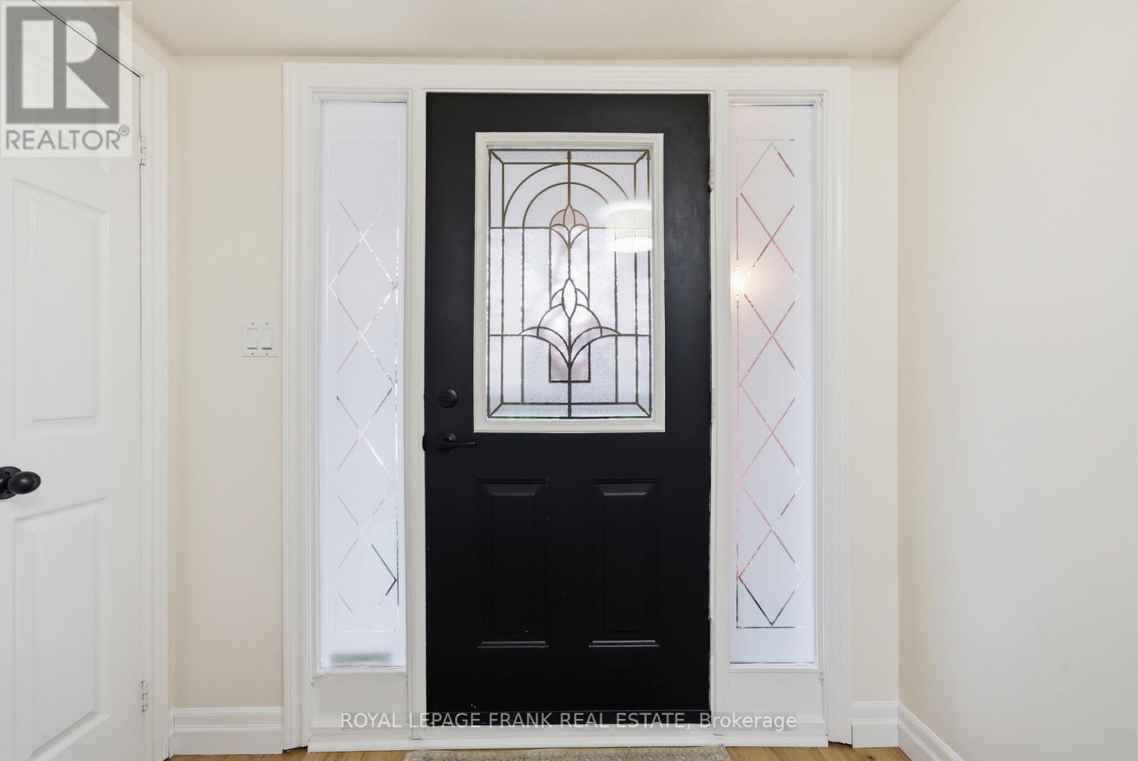 9 Brownstone Crescent, Clarington, Ontario  L1E 2Y1 - Photo 5 - E13057402