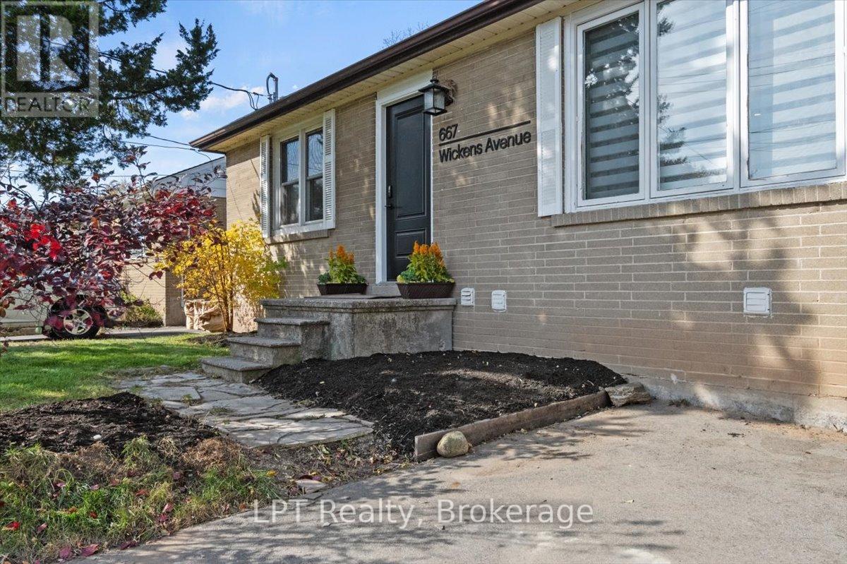 667 Wickens Avenue, Burlington, Ontario  L7T 3T1 - Photo 2 - W13057538