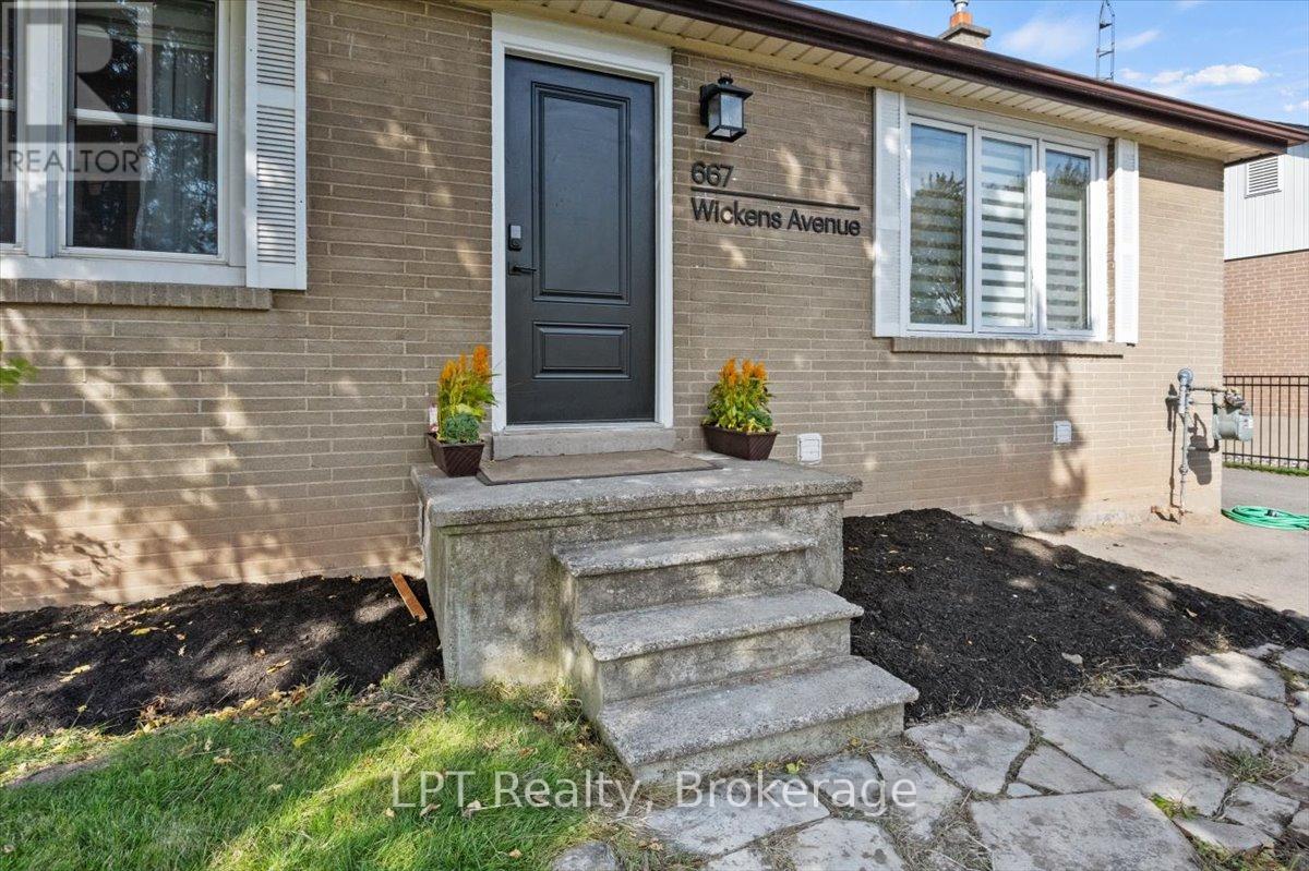 667 Wickens Avenue, Burlington, Ontario  L7T 3T1 - Photo 3 - W13057538