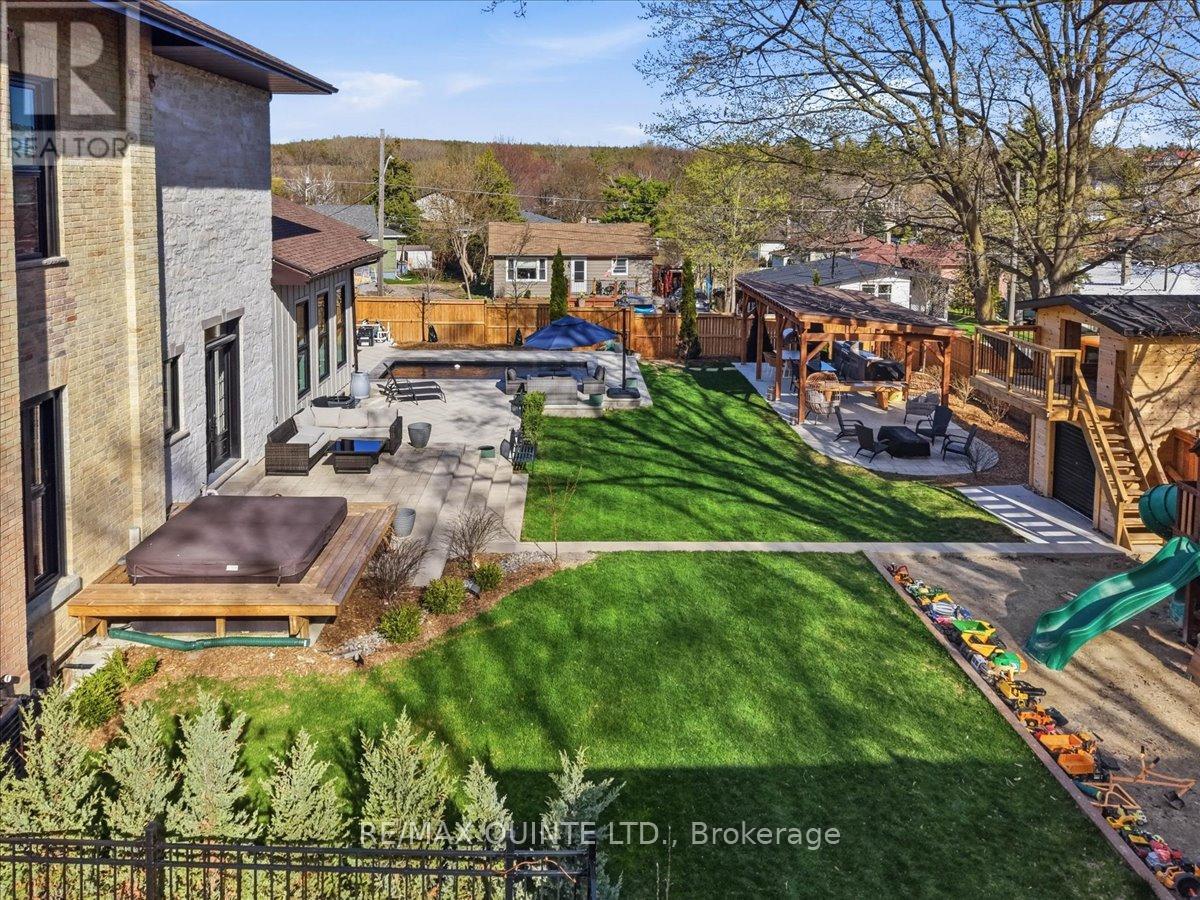 88 Bridge Street, Prince Edward County, Ontario  K0K 2T0 - Photo 4 - X13057234