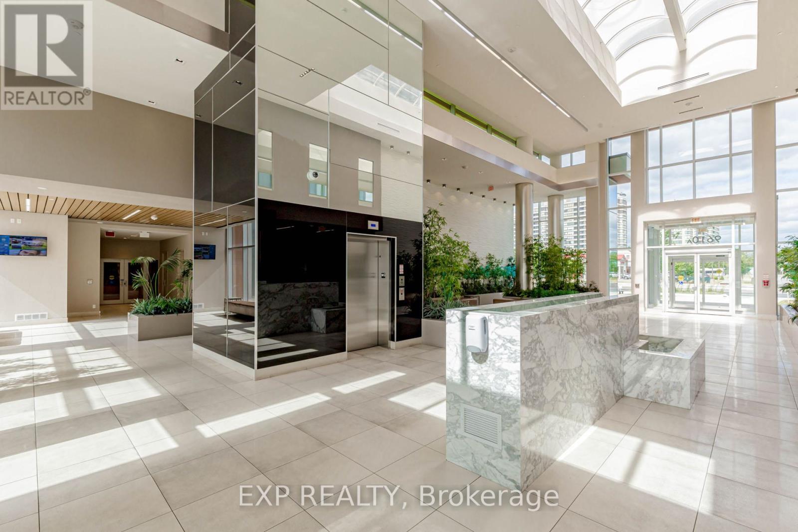 1603 - 9608 Yonge Street, Richmond Hill, Ontario  L4C 0X4 - Photo 9 - N12995064