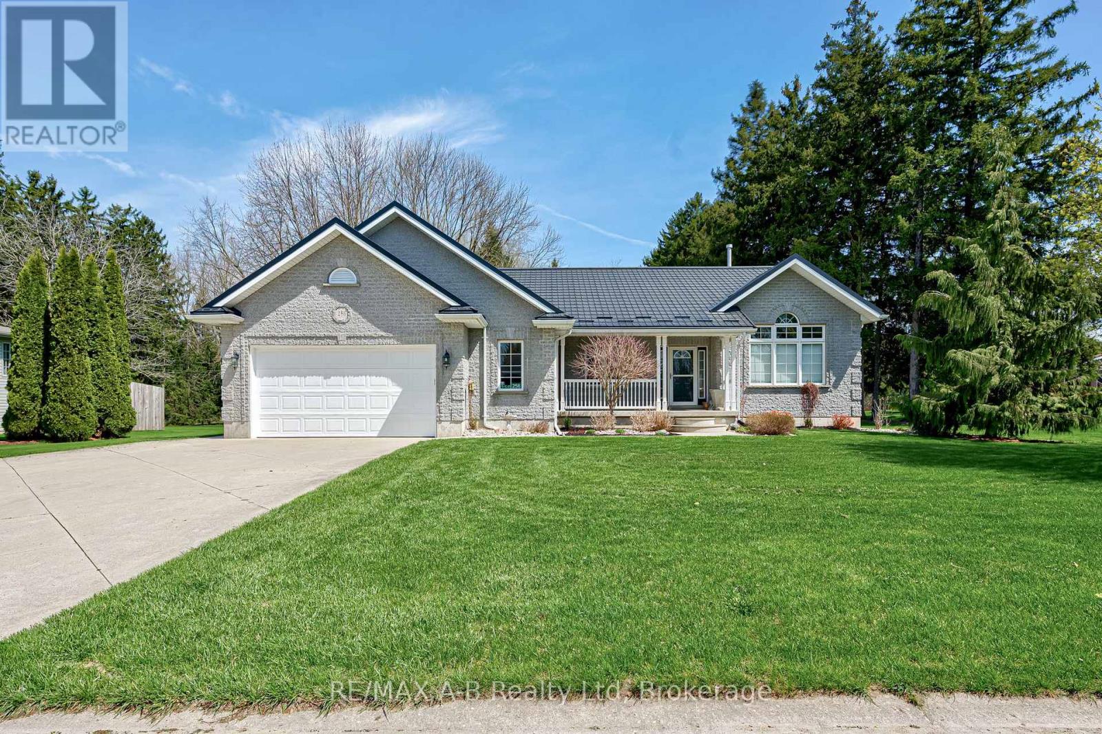 256 BOYCE STREET, Perth South, Ontario