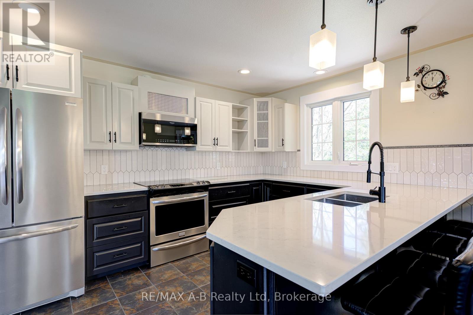 256 Boyce Street, Perth South, Ontario  N0K 1X0 - Photo 12 - X13057258