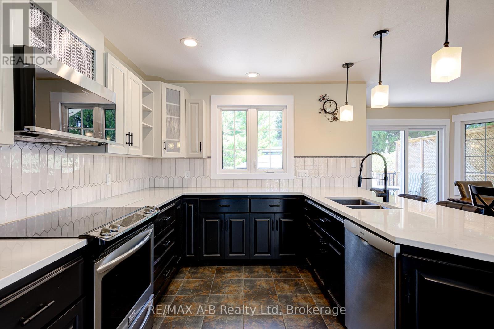 256 Boyce Street, Perth South, Ontario  N0K 1X0 - Photo 13 - X13057258