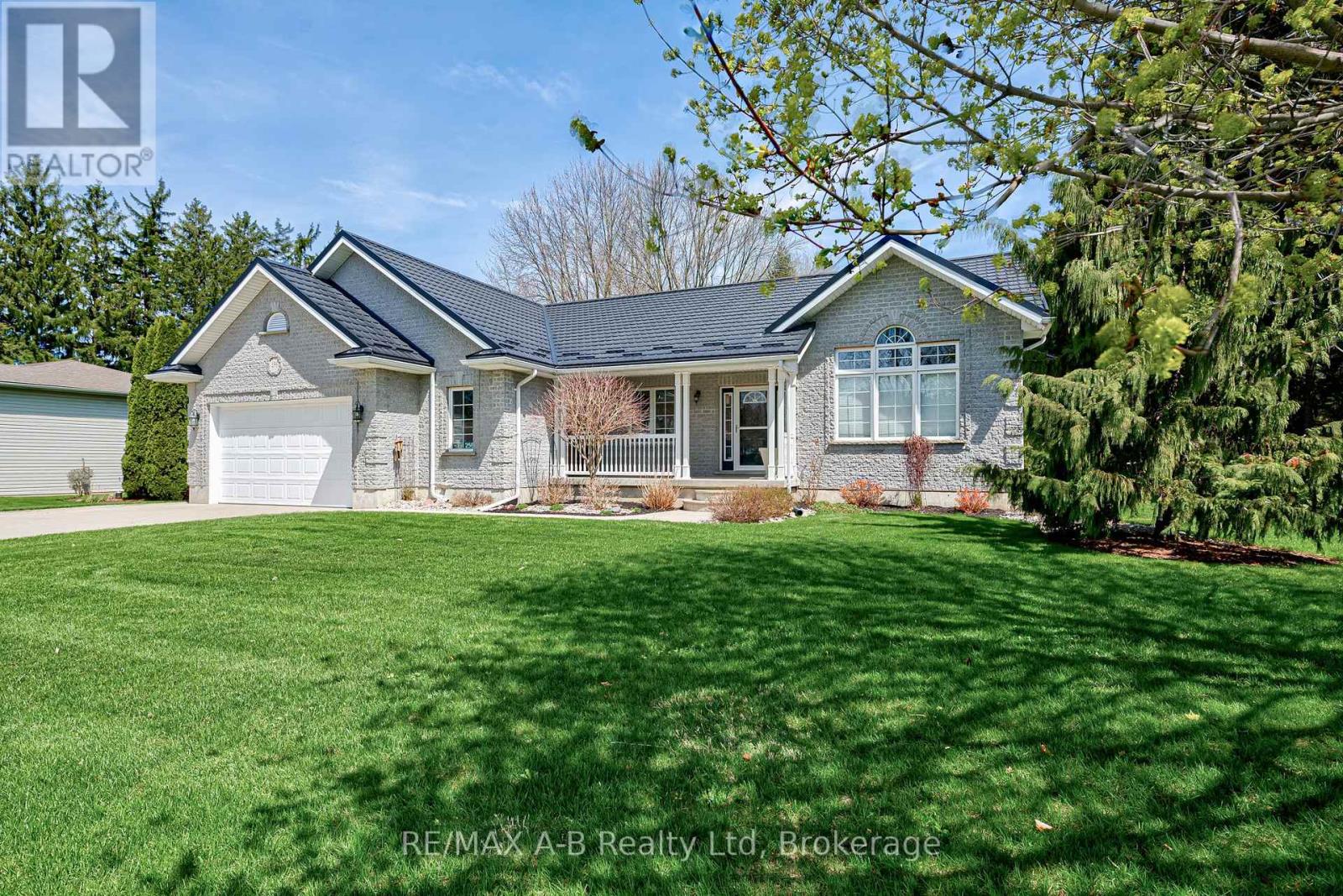 256 Boyce Street, Perth South, Ontario  N0K 1X0 - Photo 2 - X13057258