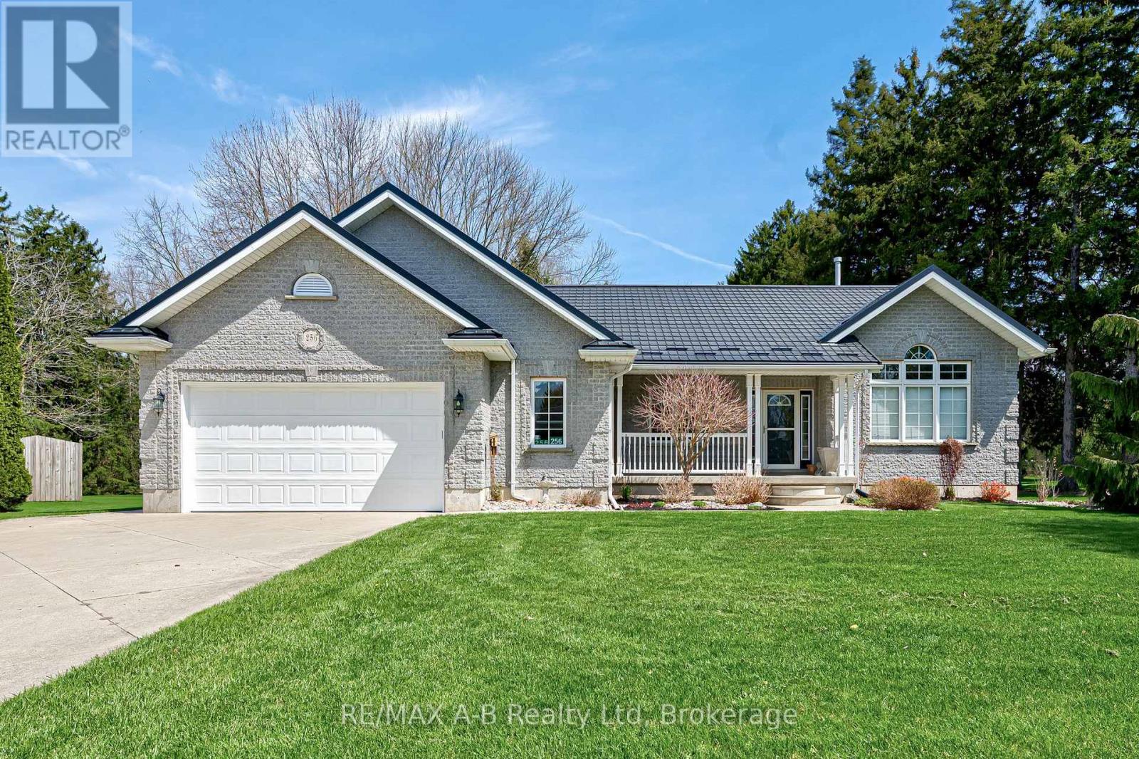 256 Boyce Street, Perth South, Ontario  N0K 1X0 - Photo 3 - X13057258