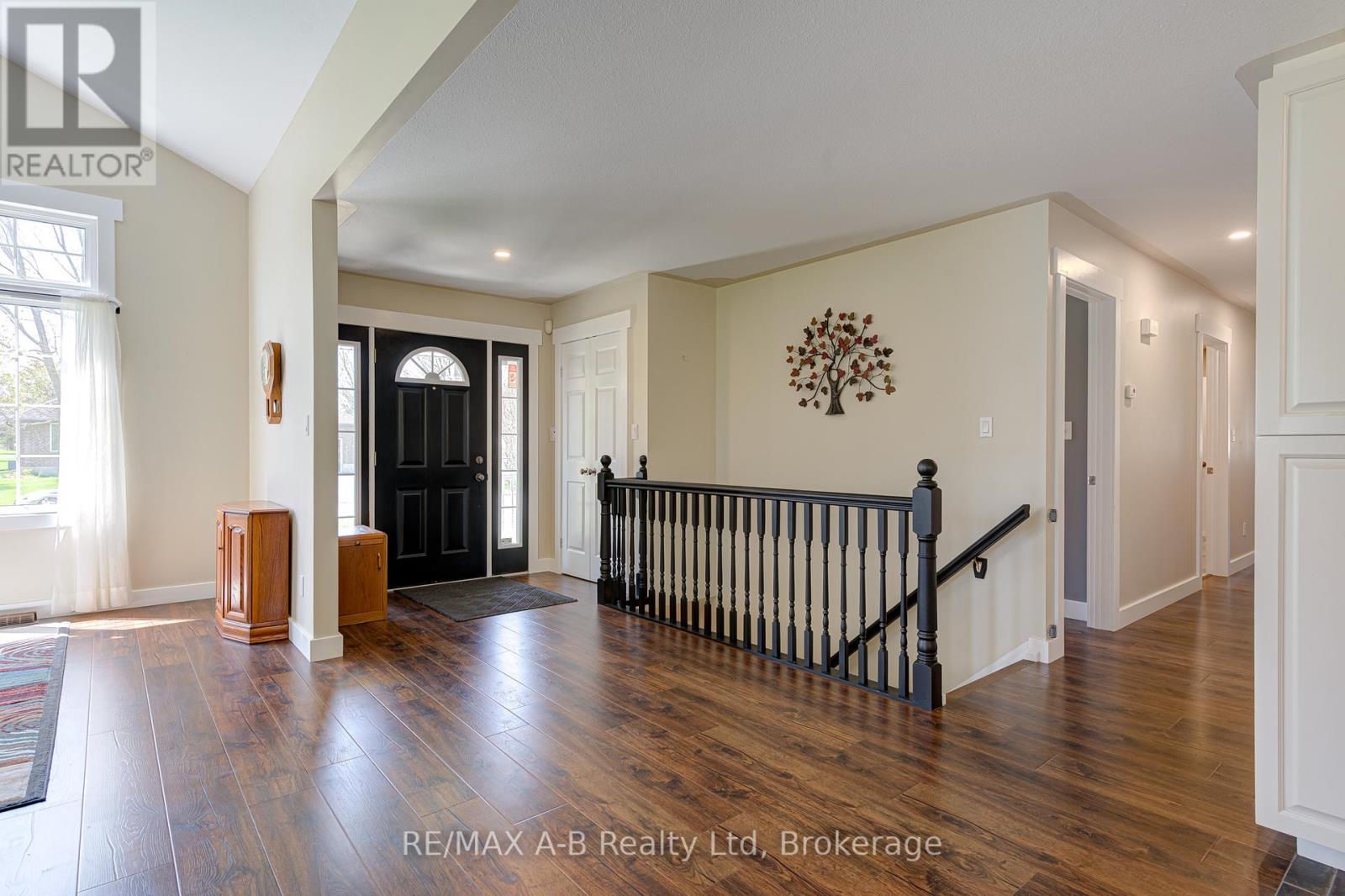 256 Boyce Street, Perth South, Ontario  N0K 1X0 - Photo 5 - X13057258