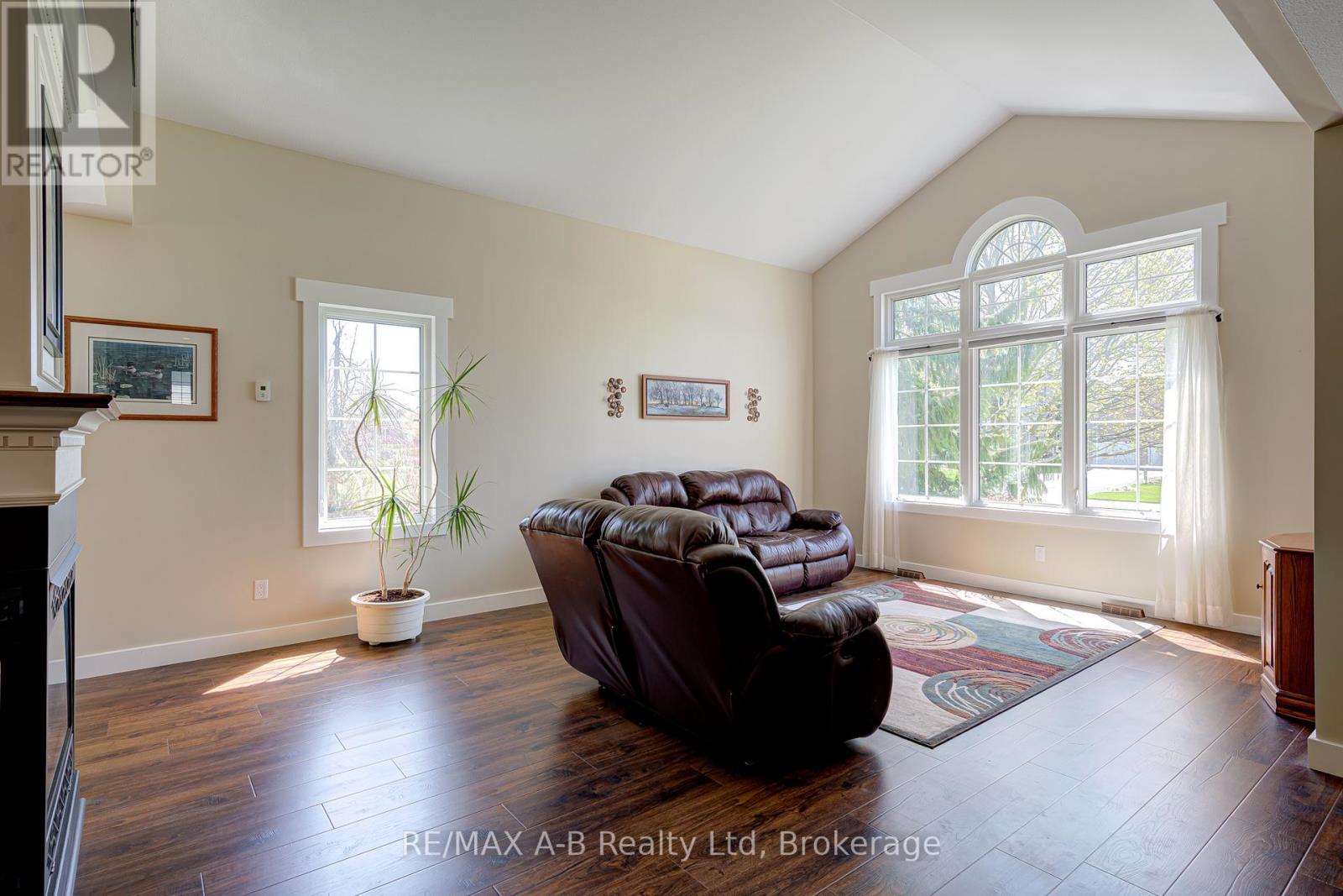 256 Boyce Street, Perth South, Ontario  N0K 1X0 - Photo 7 - X13057258