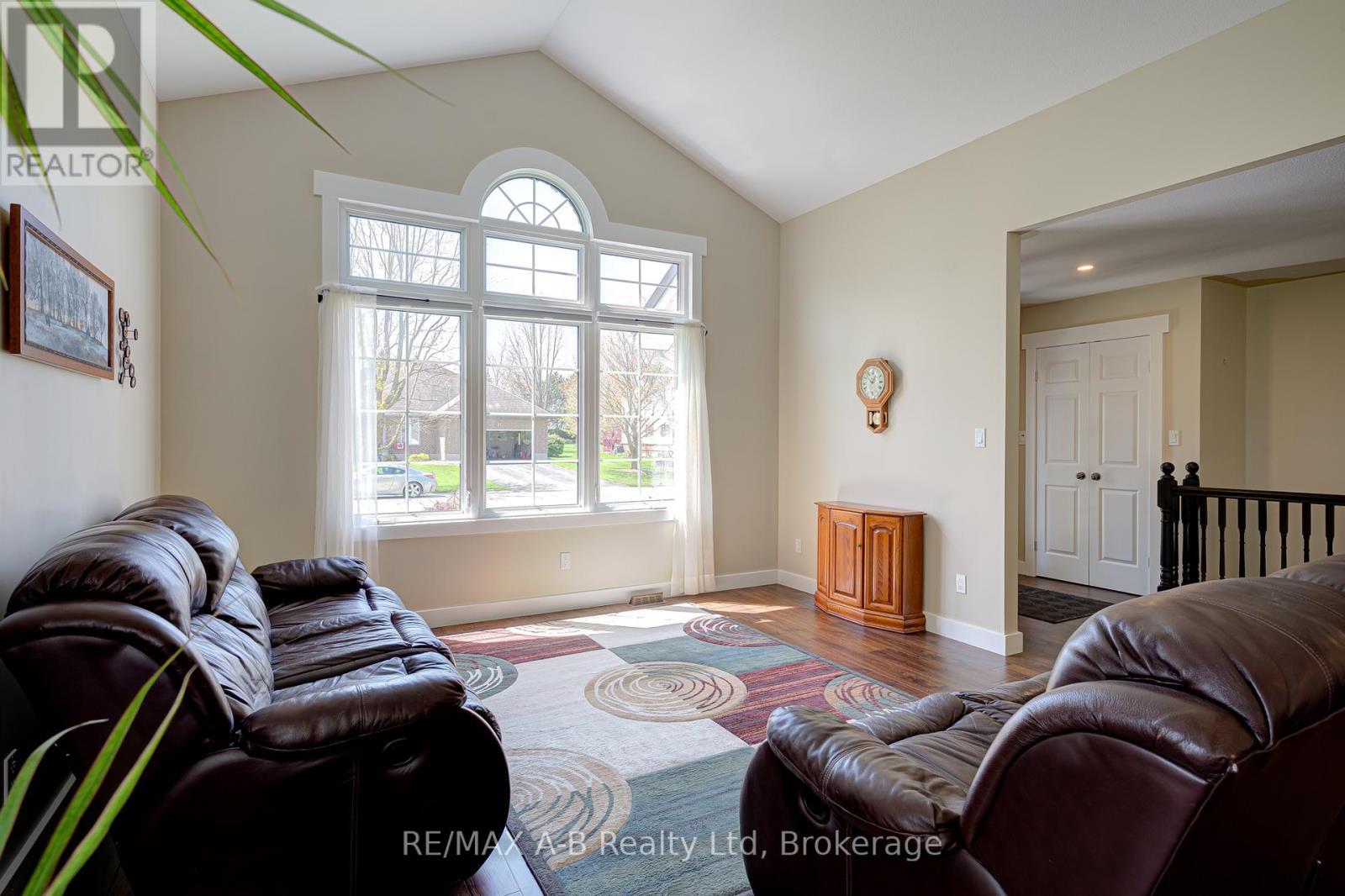 256 Boyce Street, Perth South, Ontario  N0K 1X0 - Photo 8 - X13057258