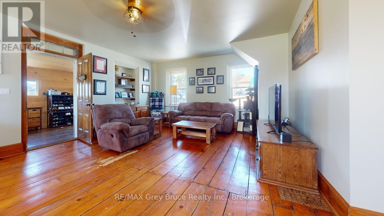 141 Yonge Street N, Arran-Elderslie, Ontario  N0H 2N0 - Photo 10 - X13057298