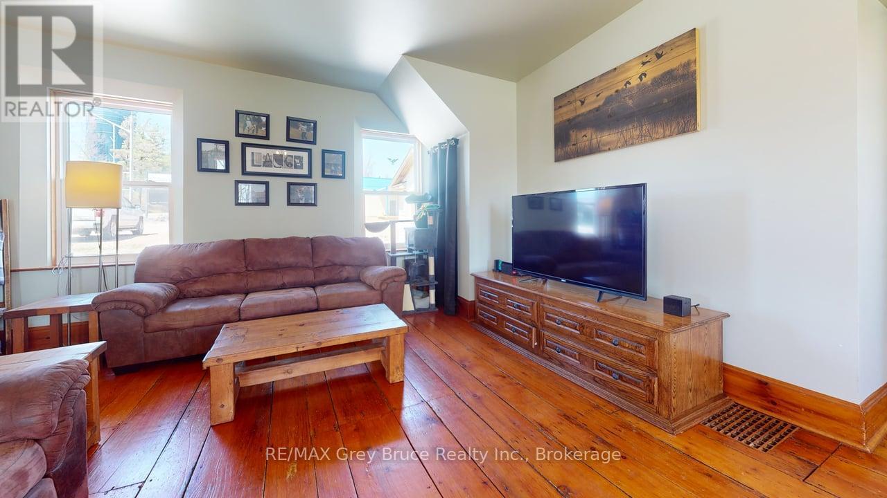 141 Yonge Street N, Arran-Elderslie, Ontario  N0H 2N0 - Photo 11 - X13057298