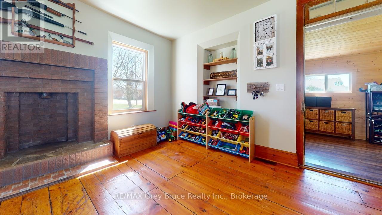 141 Yonge Street N, Arran-Elderslie, Ontario  N0H 2N0 - Photo 12 - X13057298