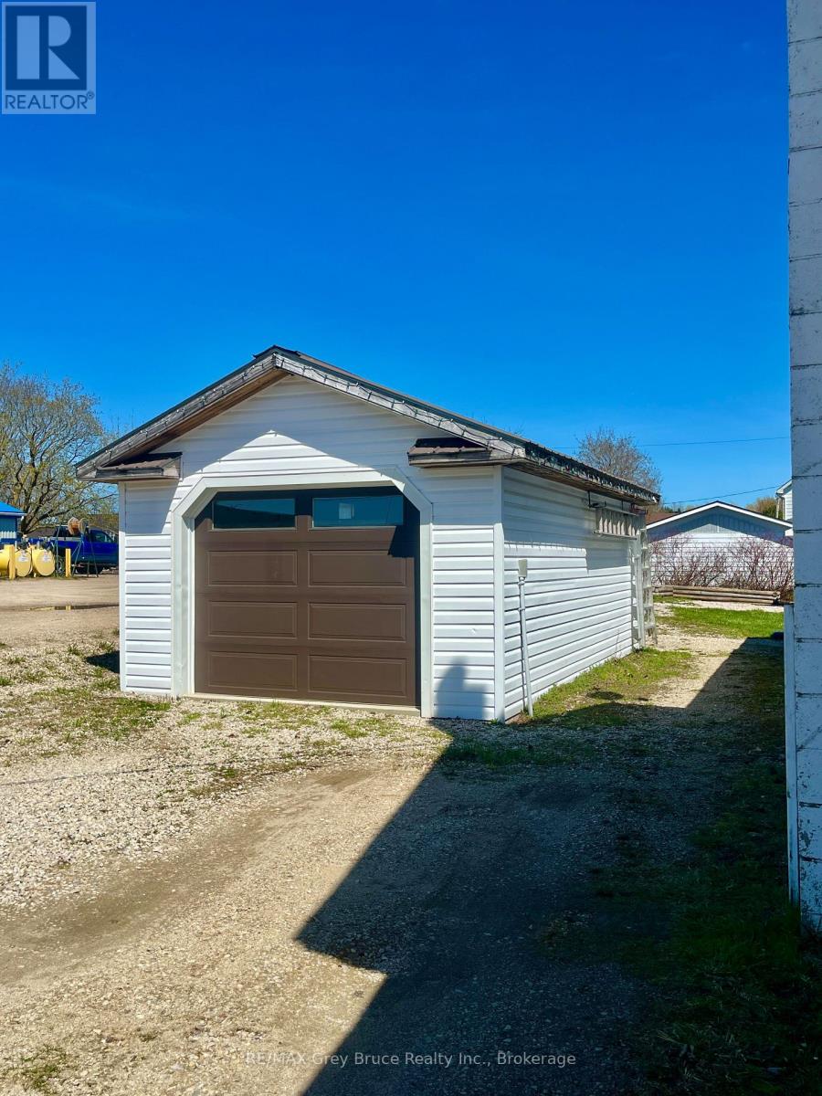 141 Yonge Street N, Arran-Elderslie, Ontario  N0H 2N0 - Photo 3 - X13057298