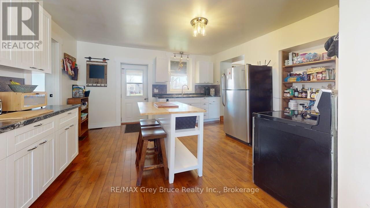 141 Yonge Street N, Arran-Elderslie, Ontario  N0H 2N0 - Photo 8 - X13057298