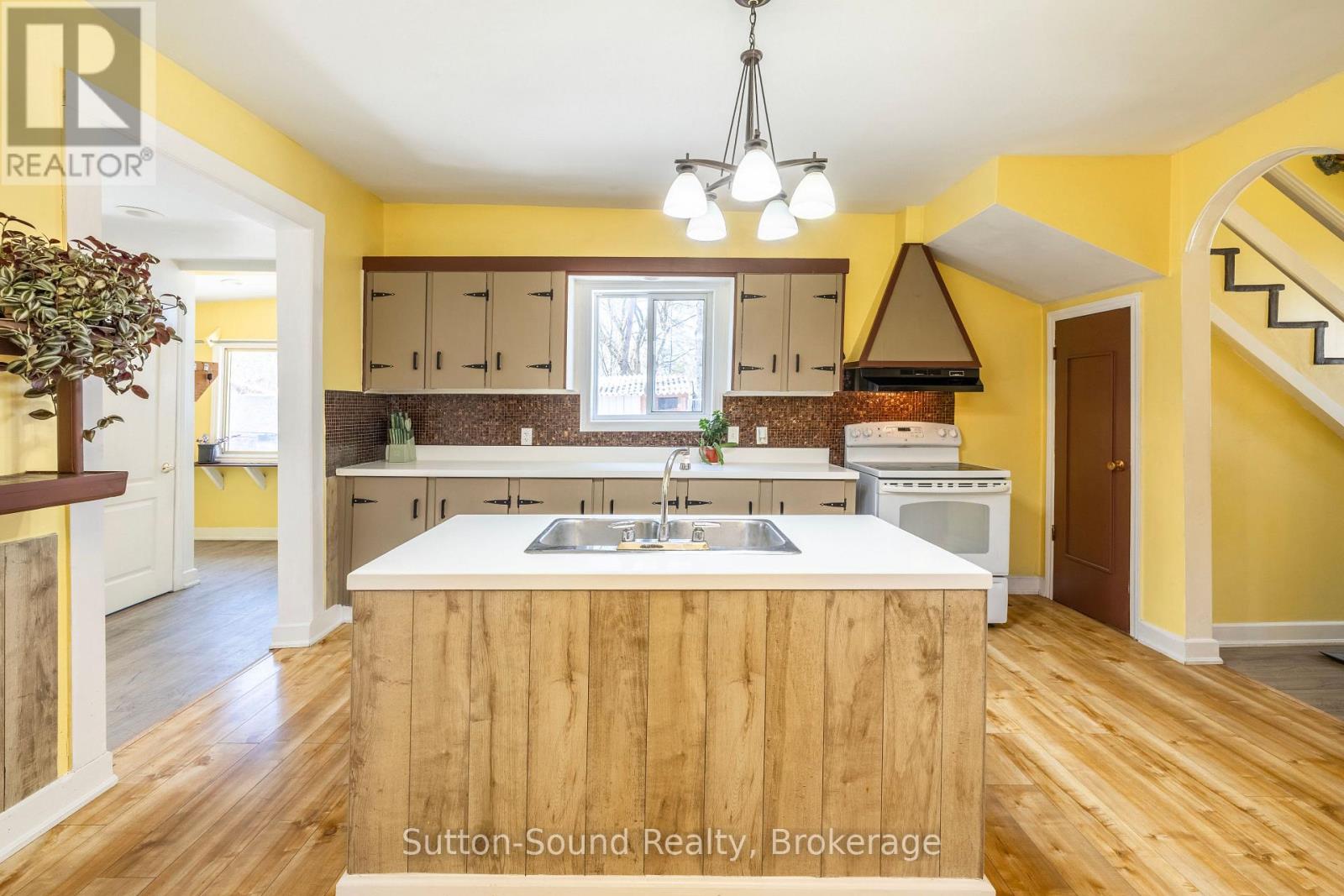 243 Queen Street W, South Bruce Peninsula, Ontario  N0H 1P0 - Photo 4 - X13057360