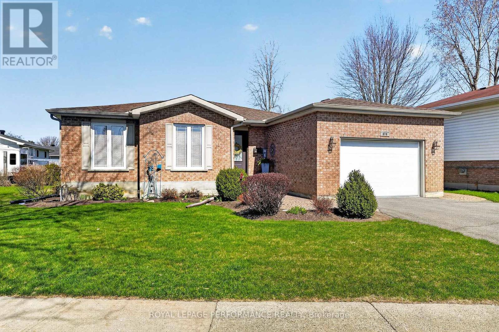 674 HAMILTON CRESCENT, Cornwall, Ontario