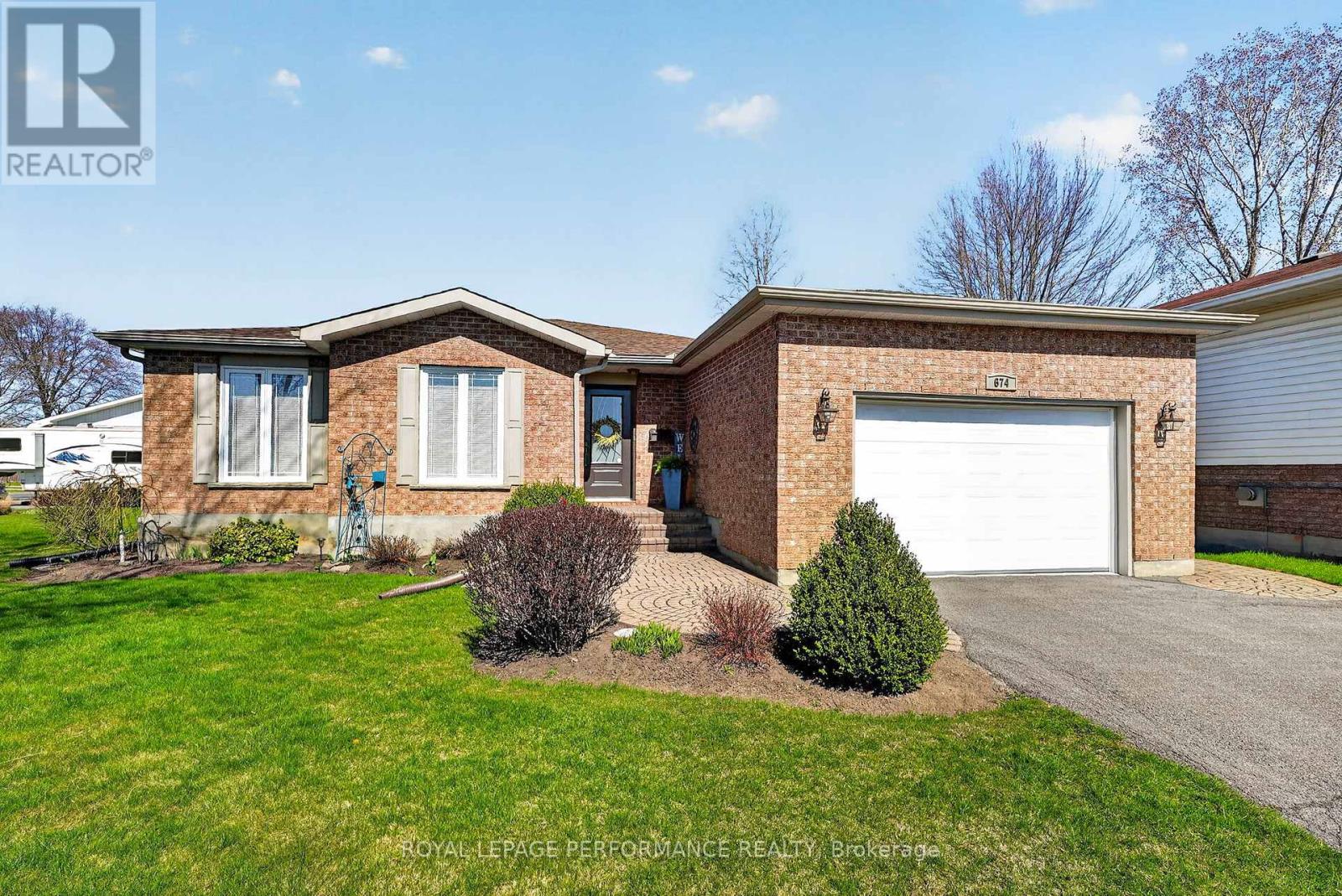 674 Hamilton Crescent, Cornwall, Ontario  K6H 7B5 - Photo 2 - X13057386