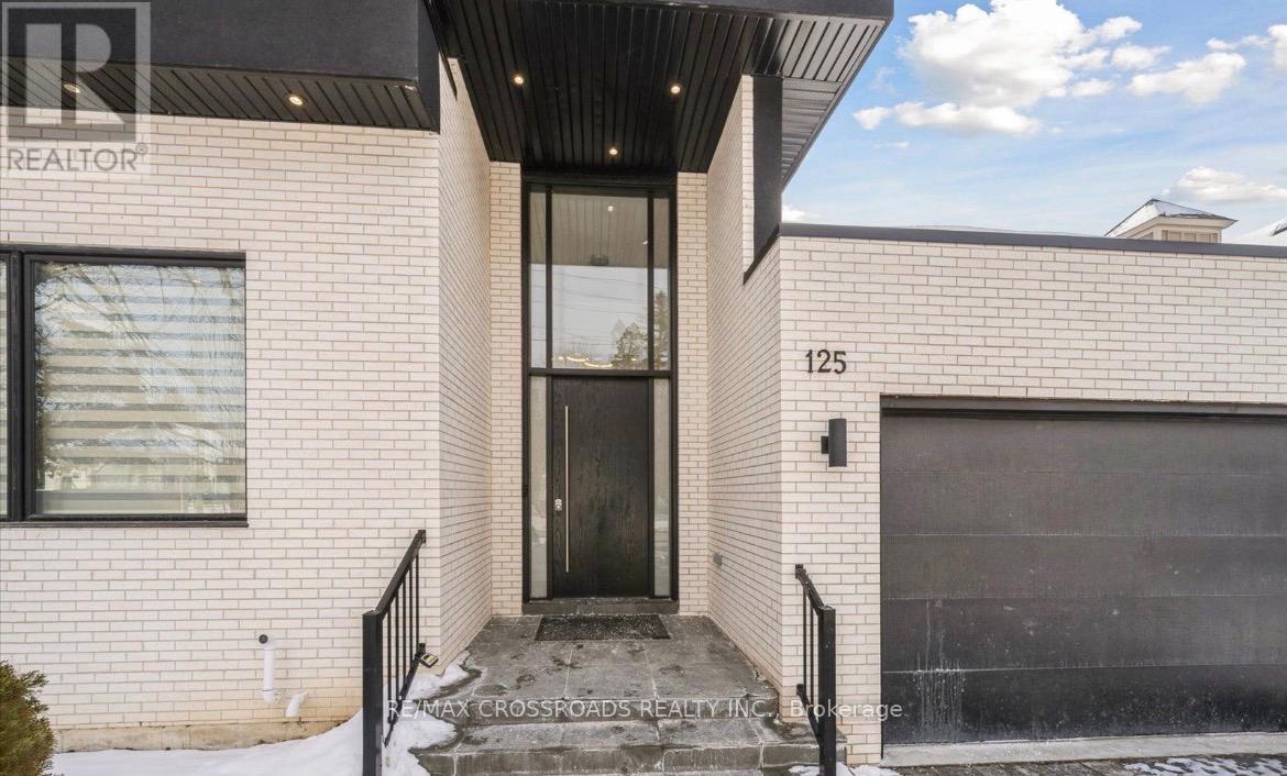 125 WATSON STREET E, Whitby, Ontario