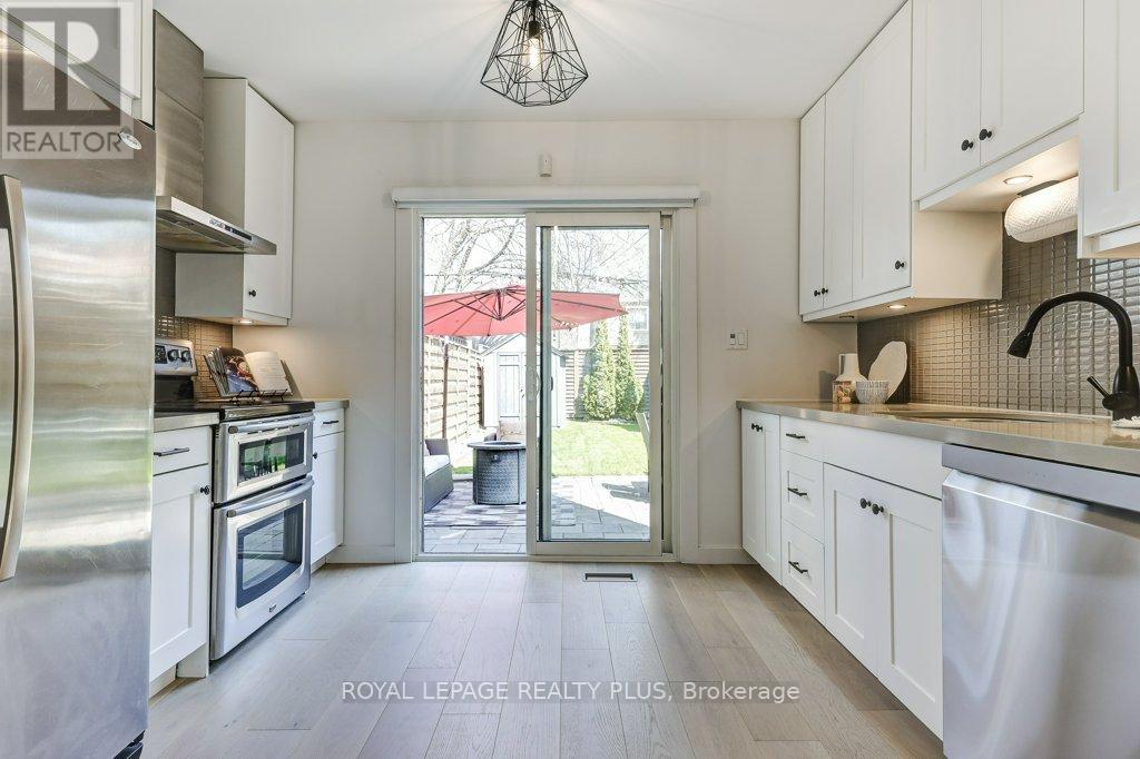 55 Rhodes Avenue, Toronto, Ontario  M4L 2Z8 - Photo 15 - E13057220