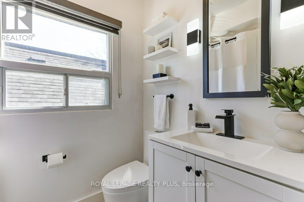 55 Rhodes Avenue, Toronto, Ontario  M4L 2Z8 - Photo 23 - E13057220