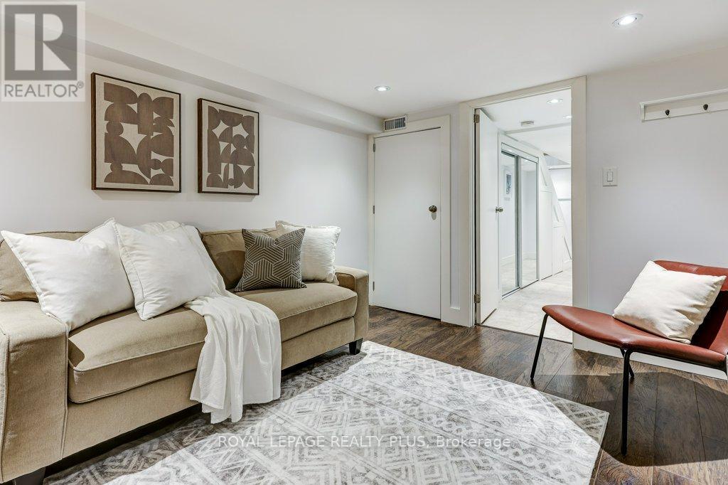 55 Rhodes Avenue, Toronto, Ontario  M4L 2Z8 - Photo 27 - E13057220