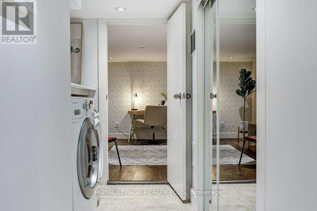 55 Rhodes Avenue, Toronto, Ontario  M4L 2Z8 - Photo 28 - E13057220