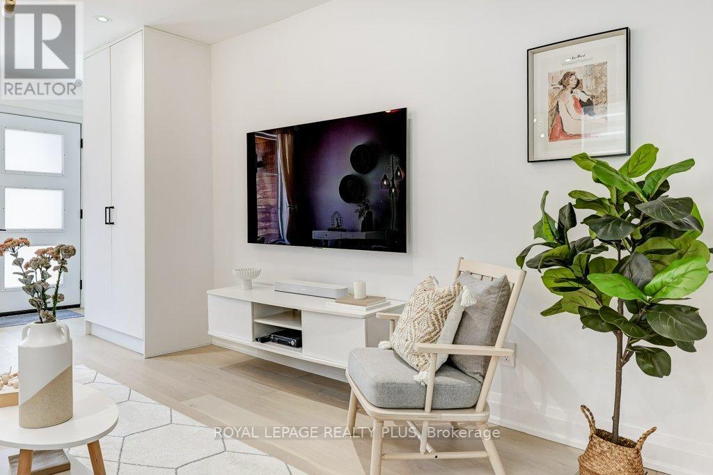 55 Rhodes Avenue, Toronto, Ontario  M4L 2Z8 - Photo 8 - E13057220