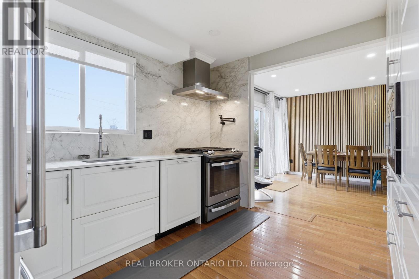 536 Lisbon Court, Oshawa, Ontario  L1J 6R3 - Photo 11 - E13057242