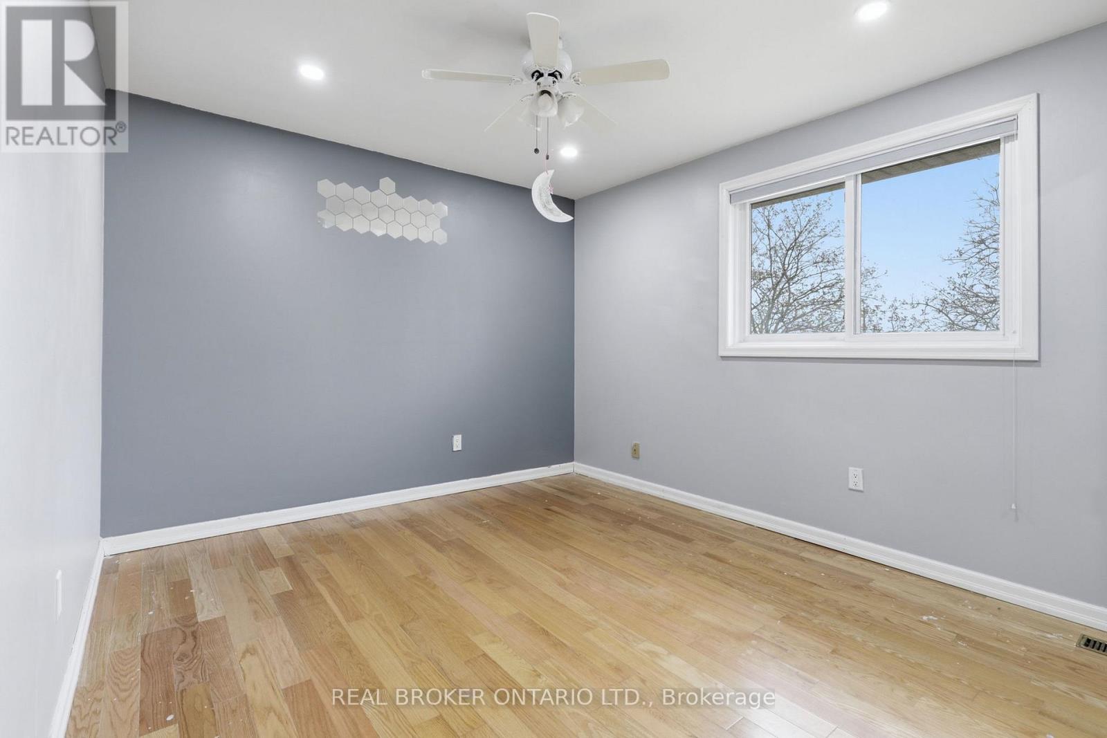 536 Lisbon Court, Oshawa, Ontario  L1J 6R3 - Photo 14 - E13057242