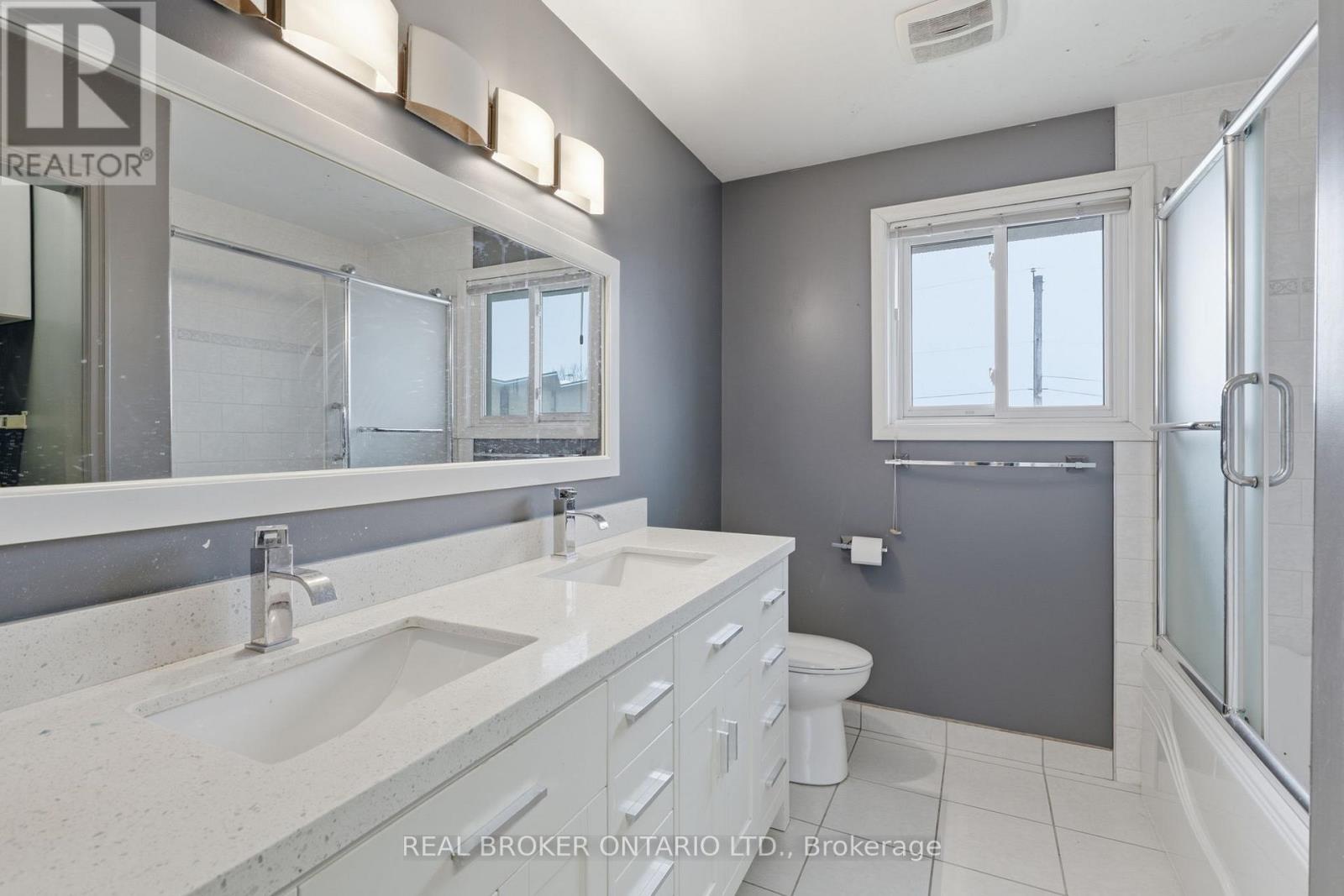 536 Lisbon Court, Oshawa, Ontario  L1J 6R3 - Photo 19 - E13057242