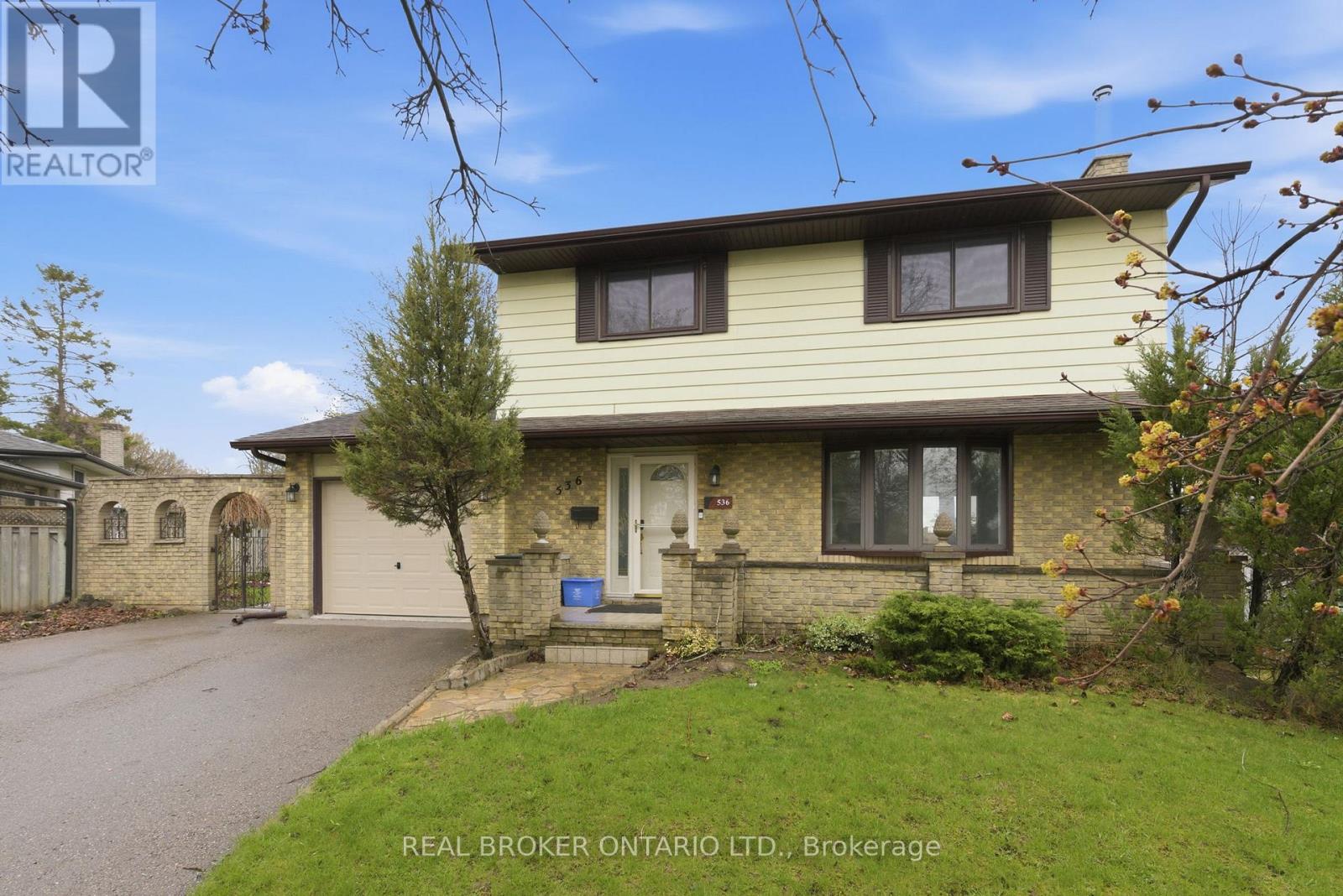 536 Lisbon Court, Oshawa, Ontario  L1J 6R3 - Photo 2 - E13057242