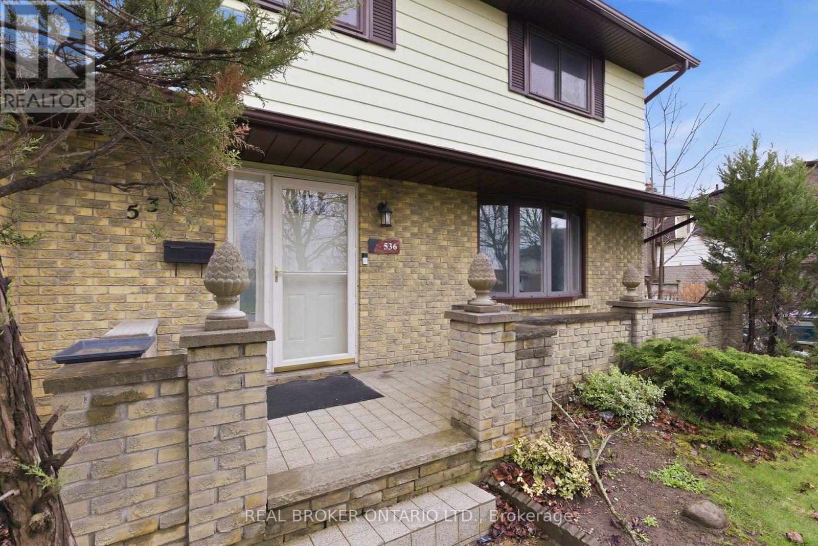 536 Lisbon Court, Oshawa, Ontario  L1J 6R3 - Photo 3 - E13057242