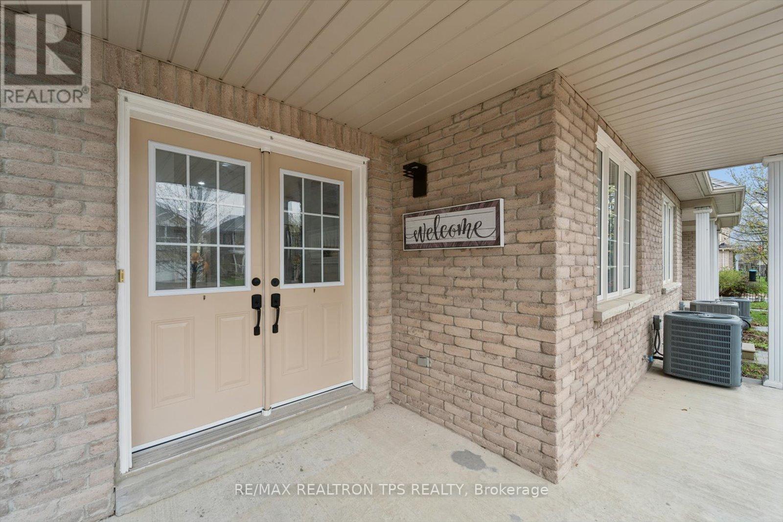 263 Sprucewood Crescent, Clarington, Ontario  L1C 5H1 - Photo 3 - E13057410