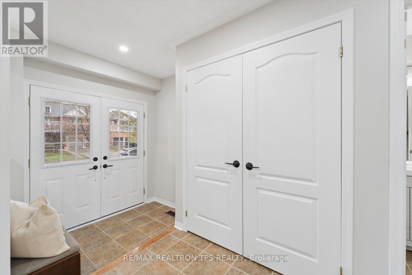 263 Sprucewood Crescent, Clarington, Ontario  L1C 5H1 - Photo 5 - E13057410