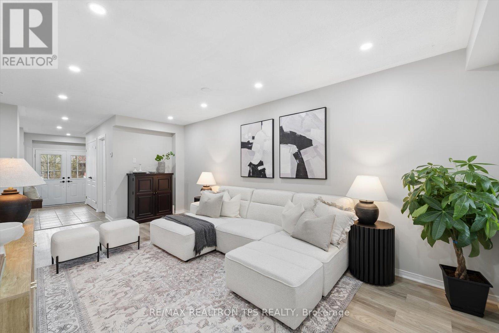 263 Sprucewood Crescent, Clarington, Ontario  L1C 5H1 - Photo 6 - E13057410