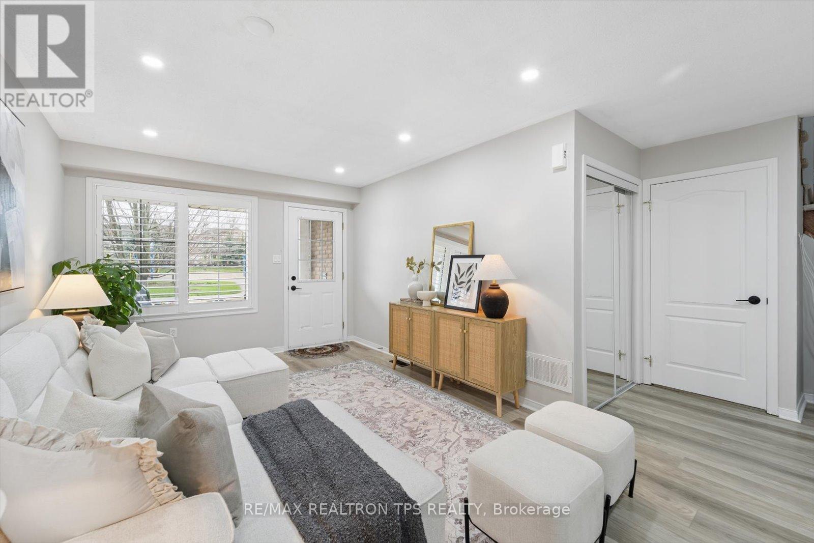 263 Sprucewood Crescent, Clarington, Ontario  L1C 5H1 - Photo 9 - E13057410