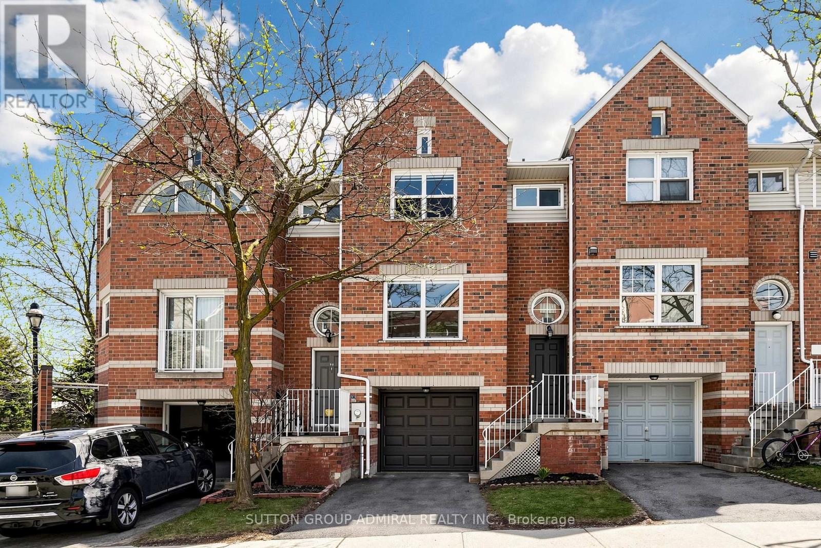 48 - 52 BRANDY LANE WAY, Newmarket, Ontario