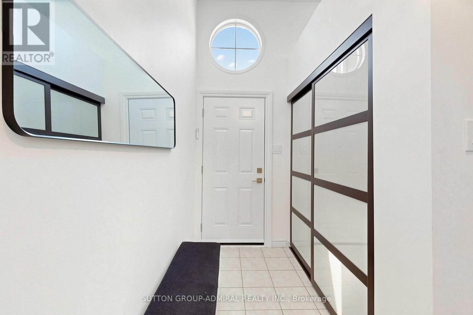 48 - 52 Brandy Lane Way, Newmarket, Ontario  L3Y 8P7 - Photo 3 - N13057268