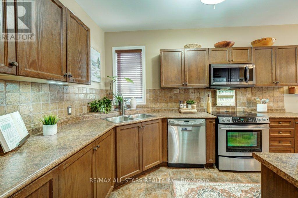 32 Oakside Drive, Uxbridge, Ontario  L9P 2A4 - Photo 8 - N12954520