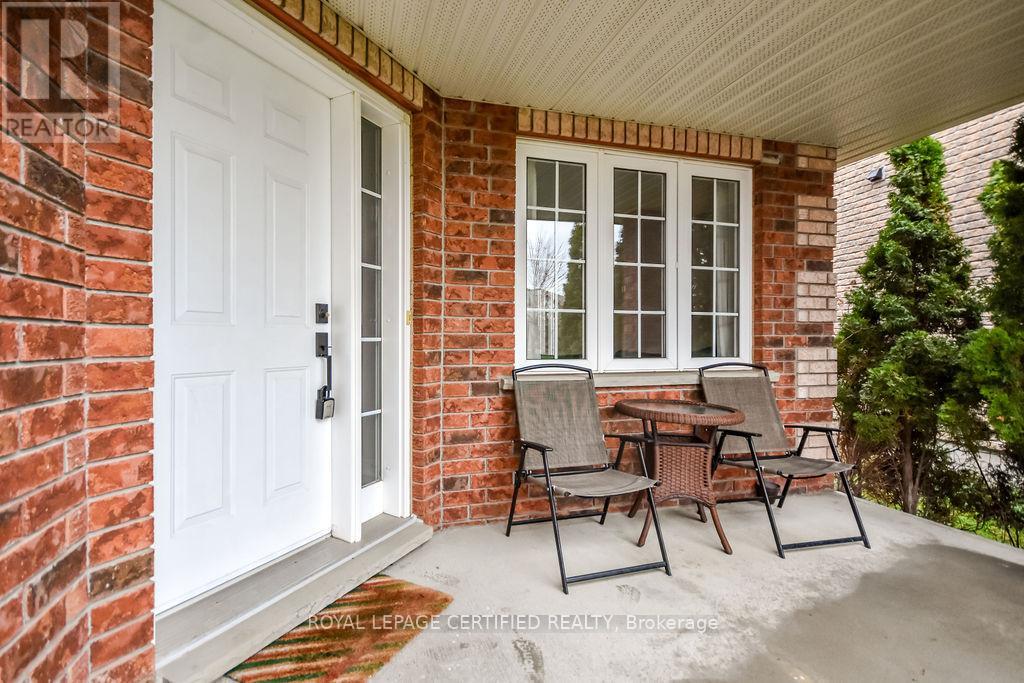 34 Balmoral Place, Barrie, Ontario  L4N 0Y9 - Photo 3 - S13057542