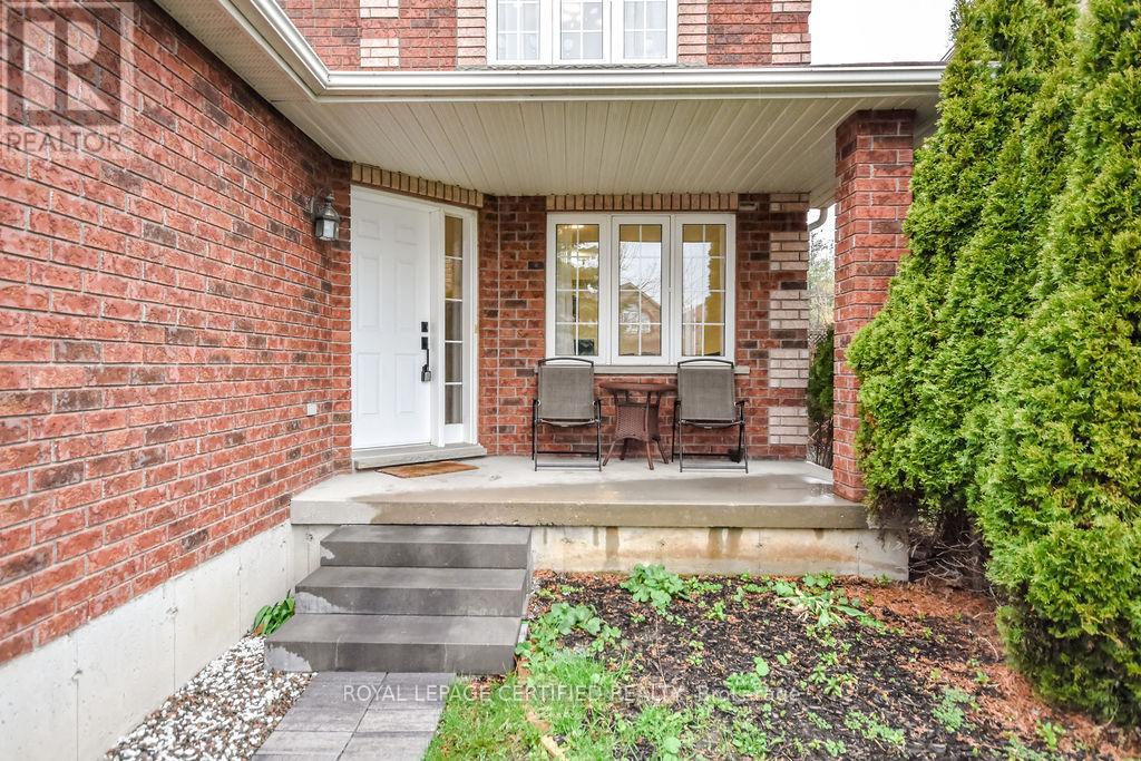 34 Balmoral Place, Barrie, Ontario  L4N 0Y9 - Photo 4 - S13057542