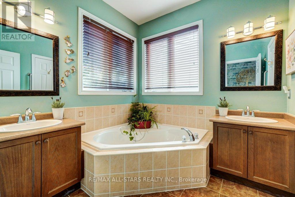 32 Oakside Drive, Uxbridge, Ontario  L9P 2A4 - Photo 21 - N12954520