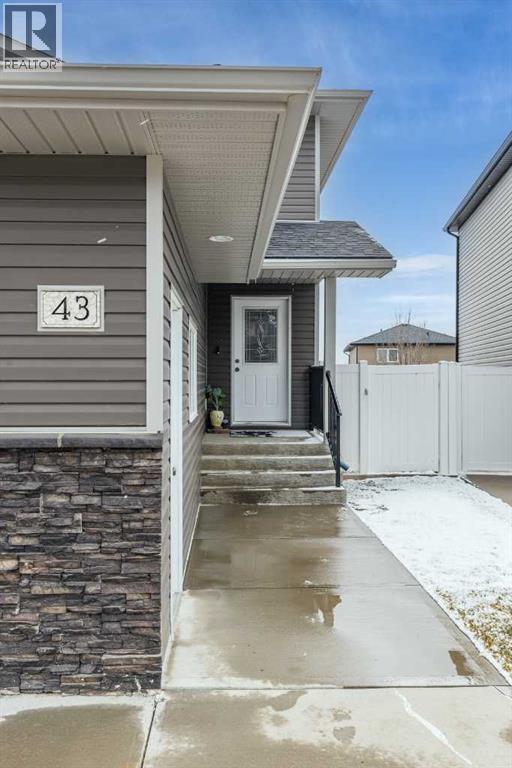 43 Sterling Link, Medicine Hat, Alberta  T1B 4N2 - Photo 3 - A2300668