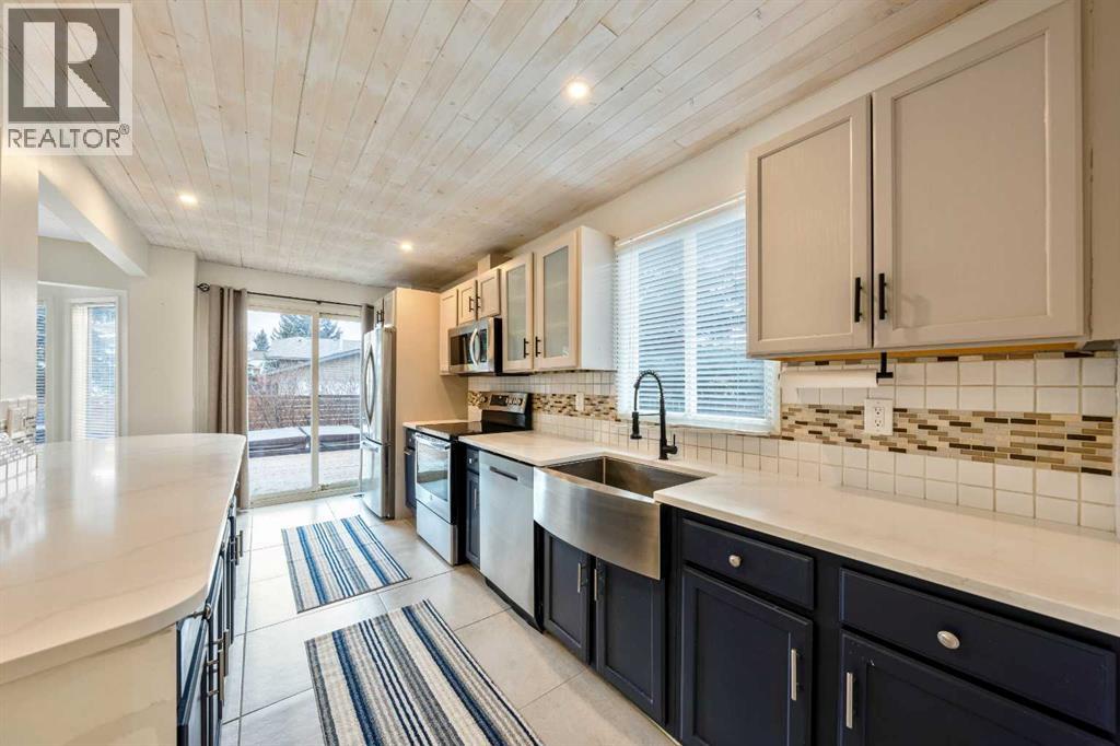 100 Woodfield Green Sw, Calgary, Alberta  T2W 3T9 - Photo 11 - A2296479