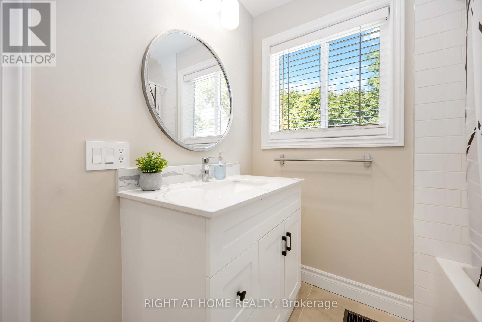 12 Rosalie Avenue, Toronto, Ontario  M3L 1C5 - Photo 16 - W13057212