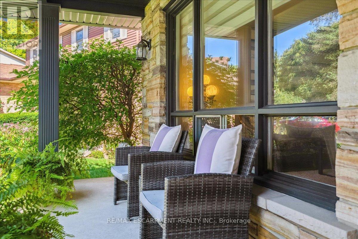 346 Kingsway Place, Milton, Ontario  L9T 4C8 - Photo 4 - W13057230