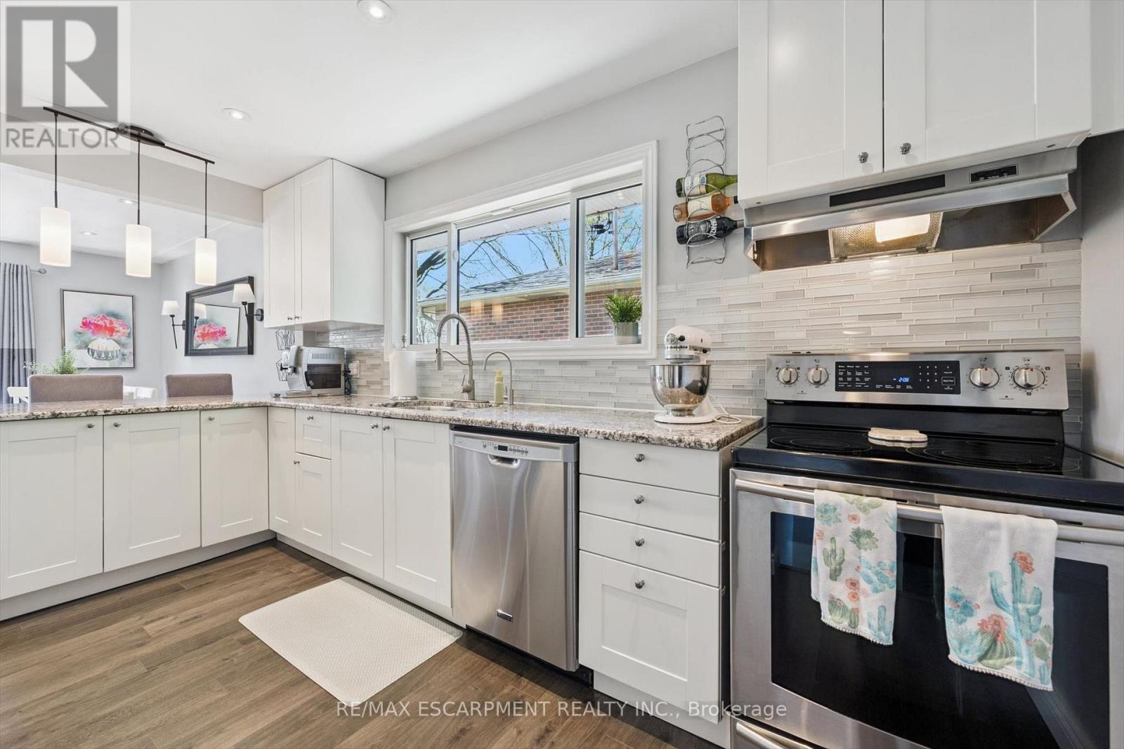 1311 Royal Drive, Burlington, Ontario  L7P 2G2 - Photo 12 - W13057262